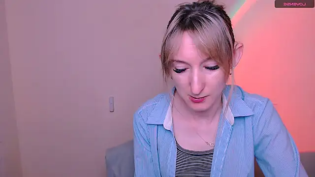 Snapshot of AmandaSell chatting on June 16, 2026, 7:22 am AmandaSell online show from June 16, 2026, 7:22 am