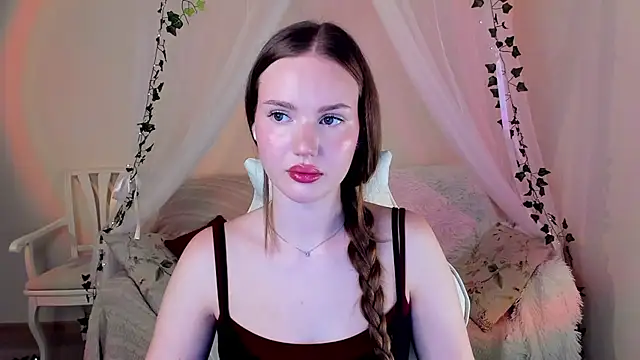 Snapshot of MishkaMe chatting on September 17, 2025, 1:35 pm MishkaMe online show from September 17, 2025, 1:35 pm