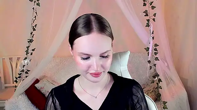 Snapshot of MishkaMe chatting on October 26, 2025, 3:18 pm MishkaMe online show from October 26, 2025, 3:18 pm