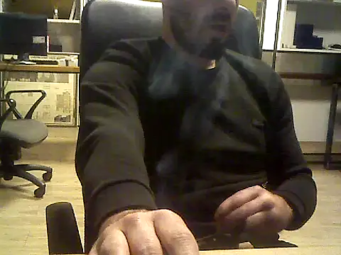 giorgakaci69 online show from December 18, 2024, 6:46 pm