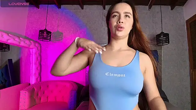 Snapshot of Taiissa_ chatting on July 11, 2026, 8:55 pm Taiissa online show from July 11, 2026, 8:55 pm