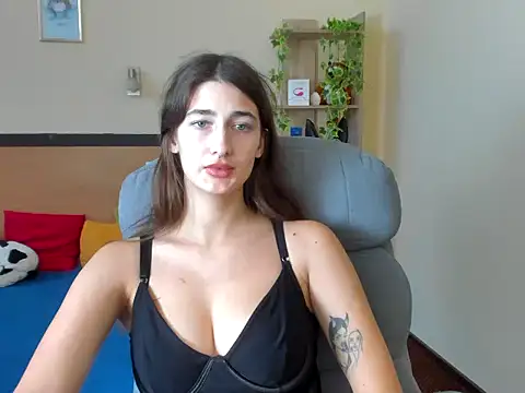 Snapshot of Moon-liza chatting on December 7, 2024, 10:12 am Moon-liza online show from December 7, 2024, 10:12 am