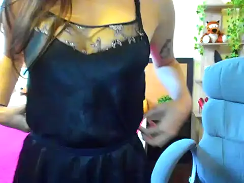 Snapshot of Moon-liza chatting on December 21, 2024, 10:17 am Moon-liza online show from December 21, 2024, 10:17 am