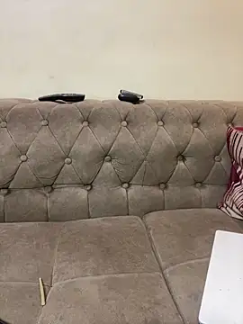 sknzy09 online show from February 11, 2026, 12:32 pm