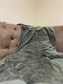 sknzy09 online show from February 12, 2026, 12:44 pm