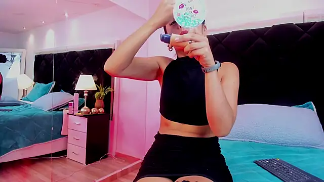 Snapshot of Holly_Brensonexx_ chatting on January 27, 2025, 10:27 pm Holly Brensonexx online show from January 27, 2025, 10:27 pm