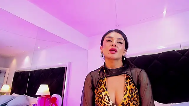 Snapshot of Holly_Brensonexx_ chatting on February 25, 2025, 11:33 pm Holly Brensonexx online show from February 25, 2025, 11:33 pm