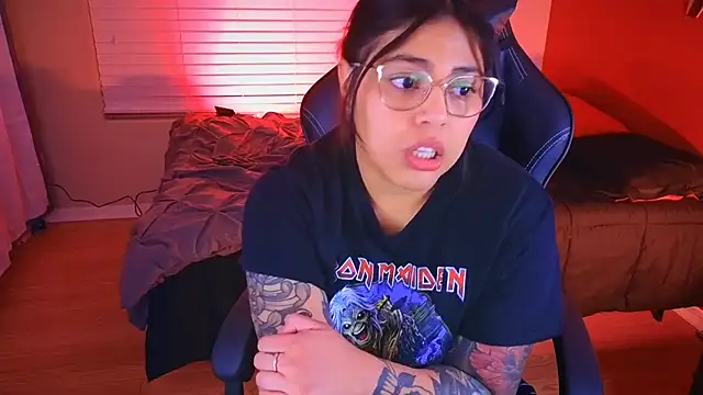miacanela xo online show from December 31, 2024, 4:27 am