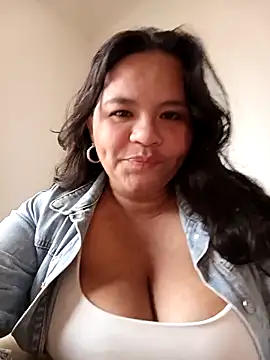 Snapshot of Julieta-tits chatting on April 18, 2026, 7:51 pm Julieta-tits online show from April 18, 2026, 7:51 pm