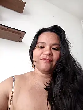 Snapshot of Julieta-tits chatting on May 13, 2026, 5:10 pm Julieta-tits online show from May 13, 2026, 5:10 pm