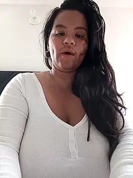 Snapshot of Julieta-tits chatting on May 25, 2026, 8:15 pm Julieta-tits online show from May 25, 2026, 8:15 pm
