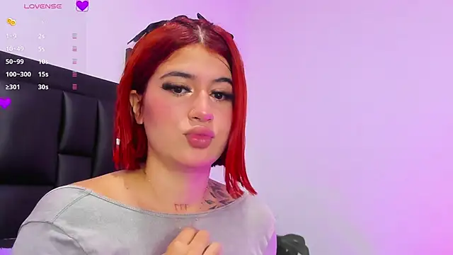 SoofiRosse online show from December 29, 2024, 1:38 pm