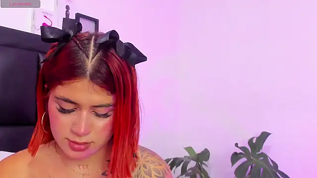 SoofiRosse online show from February 9, 2025, 7:09 pm