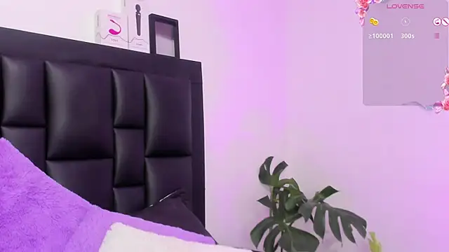 SoofiRosse online show from March 4, 2025, 9:11 pm