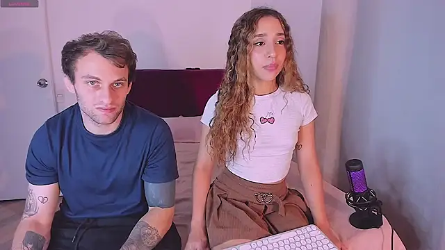 Snapshot of Ari_Feiry chatting on December 2, 2025, 12:16 am Ari Feiry online show from December 2, 2025, 12:16 am