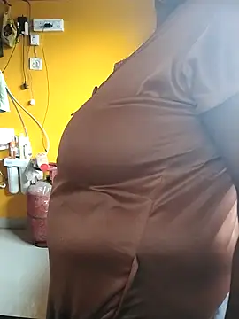 Snapshot of ANUBHABI chatting on February 18, 2025, 10:58 pm ANUBHABI online show from February 18, 2025, 10:58 pm