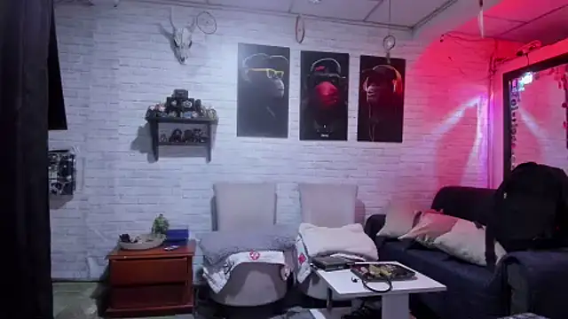 Kimmymadison- online show from February 19, 2025, 9:14 pm