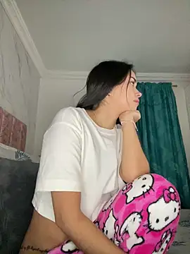 Kimmymadison- online show from April 29, 2026, 5:00 am