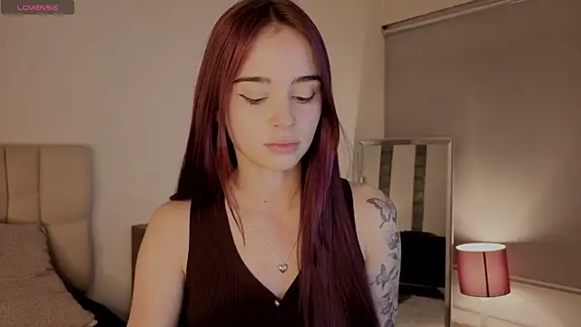 Snapshot of Roxxy_mora chatting on September 19, 2025, 9:15 pm Roxxy mora online show from September 19, 2025, 9:15 pm