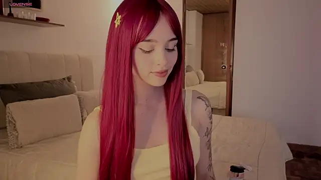 Snapshot of Roxxy_mora chatting on October 6, 2025, 9:23 pm Roxxy mora online show from October 6, 2025, 9:23 pm