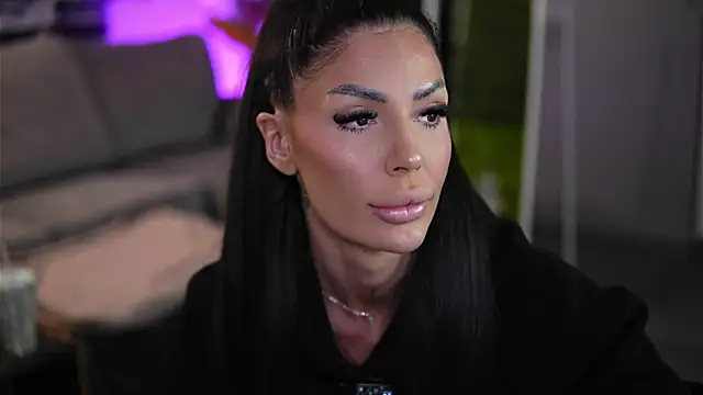 Snapshot of RaquelleVon chatting on April 10, 2026, 8:41 am RaquelleVon online show from April 10, 2026, 8:41 am