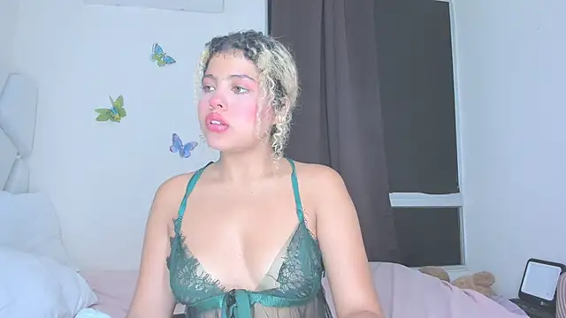 sofiacastillo01 online show from April 29, 2026, 11:11 pm