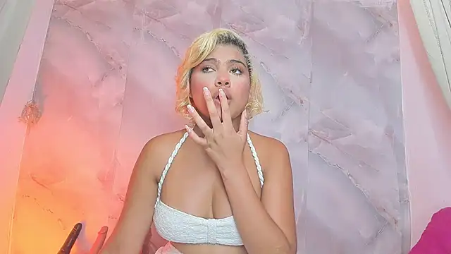 Snapshot of sofiacastillo01 chatting on August 1, 2026, 2:38 pm sofiacastillo01 online show from August 1, 2026, 2:38 pm
