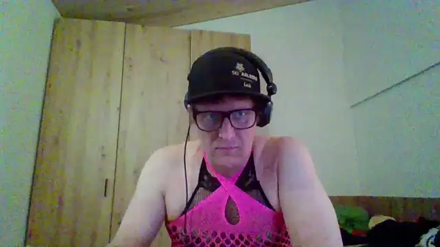 Bigthroaterboy online show from September 13, 2025, 4:07 pm