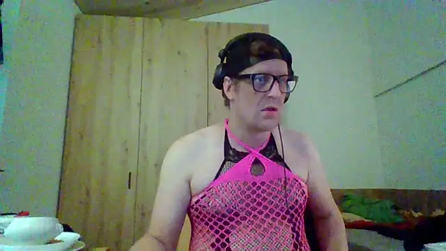 Snapshot of Bigthroaterboy chatting on September 16, 2025, 4:30 pm Bigthroaterboy online show from September 16, 2025, 4:30 pm