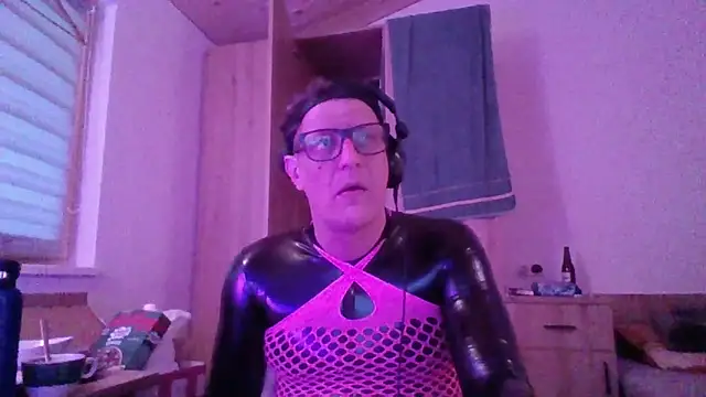 Snapshot of Bigthroaterboy chatting on October 3, 2025, 6:10 am Bigthroaterboy online show from October 3, 2025, 6:10 am