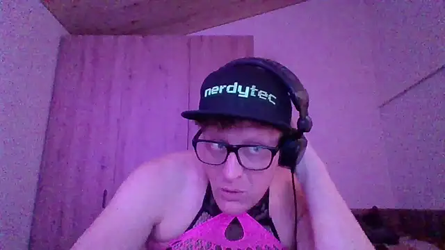 Snapshot of Bigthroaterboy chatting on October 8, 2025, 8:06 pm Bigthroaterboy online show from October 8, 2025, 8:06 pm