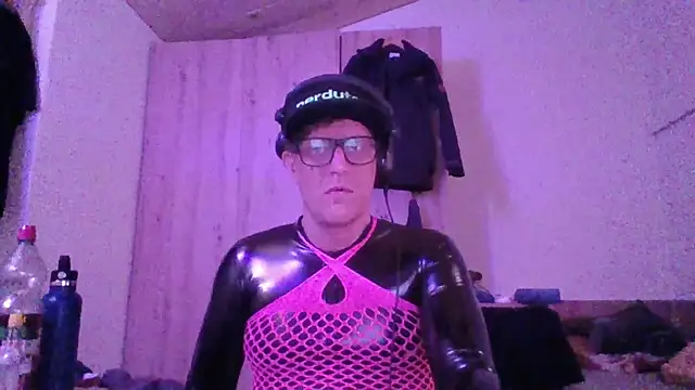 Snapshot of Bigthroaterboy chatting on October 18, 2025, 3:42 am Bigthroaterboy online show from October 18, 2025, 3:42 am