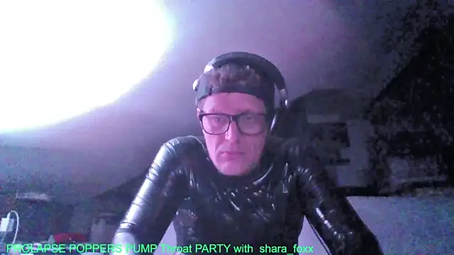 Snapshot of Bigthroaterboy chatting on October 29, 2025, 9:27 pm Bigthroaterboy online show from October 29, 2025, 9:27 pm