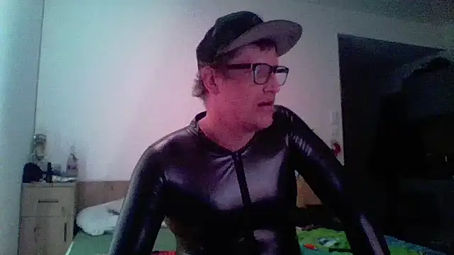 Bigthroaterboy online show from April 6, 2026, 5:14 pm