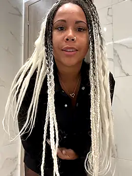 Snapshot of HaileyDiana chatting on October 2, 2025, 9:38 am HaileyDiana online show from October 2, 2025, 9:38 am