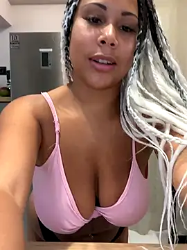 Snapshot of HaileyDiana chatting on October 8, 2025, 4:48 pm HaileyDiana online show from October 8, 2025, 4:48 pm