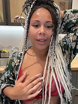 Snapshot of HaileyDiana chatting on October 9, 2025, 4:16 pm HaileyDiana online show from October 9, 2025, 4:16 pm