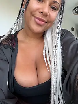 Snapshot of HaileyDiana chatting on October 10, 2025, 3:00 pm HaileyDiana online show from October 10, 2025, 3:00 pm