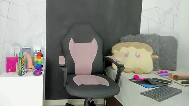 Snapshot of galatea_rous chatting on October 9, 2025, 7:56 pm galatea rous online show from October 9, 2025, 7:56 pm