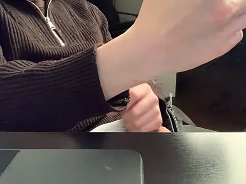 Snapshot of KendrickJiz chatting on November 21, 2025, 11:36 pm KendrickJiz online show from November 21, 2025, 11:36 pm