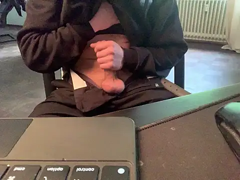 KendrickJiz online show from May 14, 2026, 3:08 pm