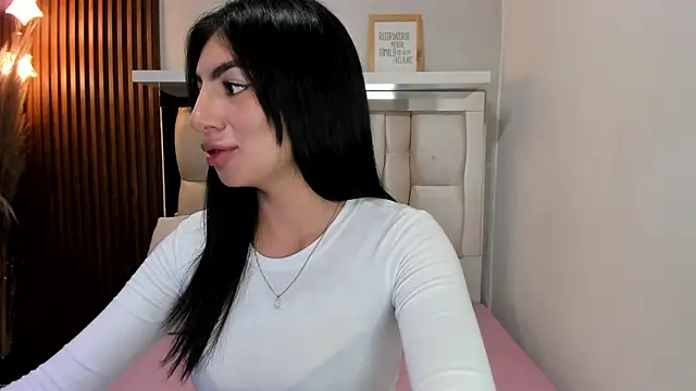 ANTONELLA  ROUSE  online show from January 16, 2025, 8:25 pm