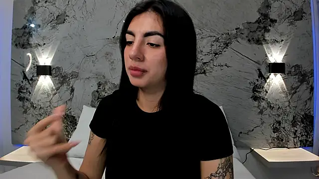 ANTONELLA  ROUSE  online show from March 12, 2025, 8:08 am