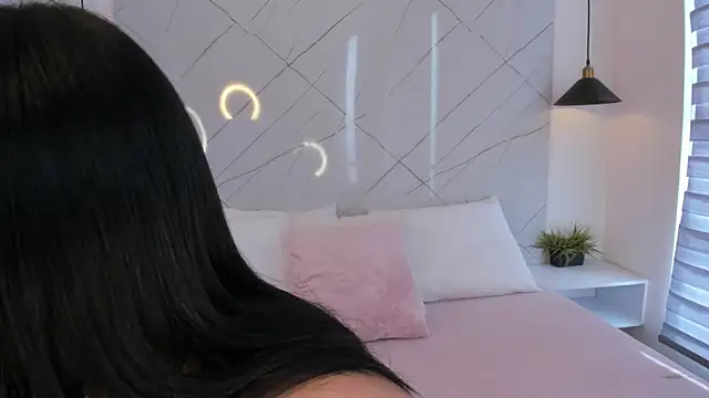 ANTONELLA  ROUSE  online show from September 28, 2025, 1:27 pm