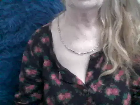 CarlyTreat online show from December 18, 2024, 4:17 pm