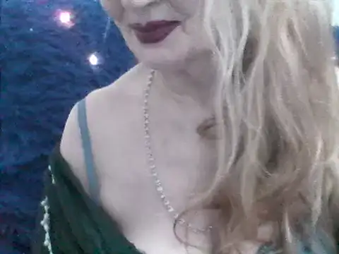 CarlyTreat online show from December 31, 2024, 7:40 pm