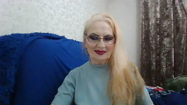 Snapshot of CarlyTreat chatting on October 24, 2025, 3:19 pm CarlyTreat online show from October 24, 2025, 3:19 pm
