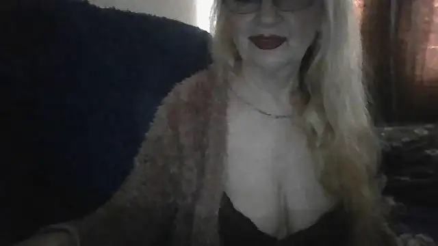 CarlyTreat online show from April 10, 2026, 1:49 pm