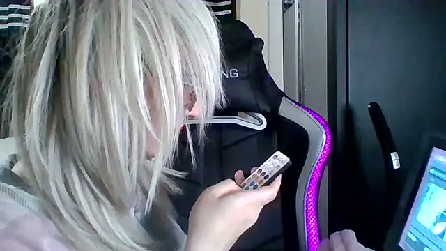 Snapshot of YandereDemon chatting on December 29, 2024, 12:20 am YandereDemon online show from December 29, 2024, 12:20 am