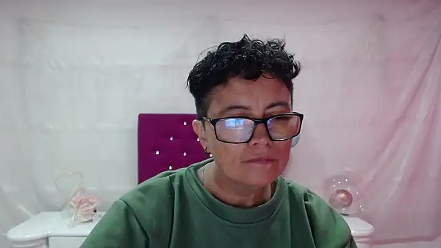 ShaneLeux online show from November 5, 2025, 10:21 pm